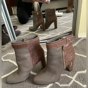 Beautiful ankle boots Ann Taylor . Size 7,5.